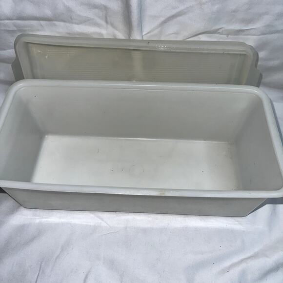 Vintage Republic Polly Flex White Breadbox with Lid - Picture 4 of 9
